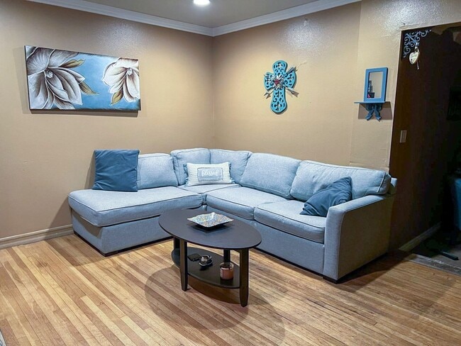 Photo - 5 Bed 3 Bath House With Amazing Salt Water Pool!