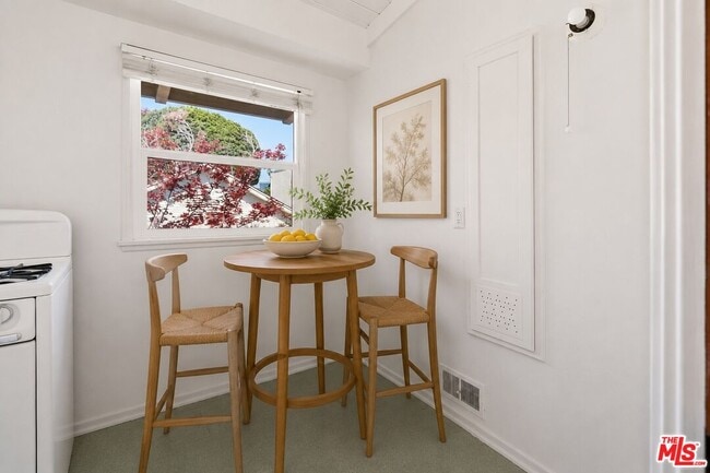 Photo - 806 Westmount Dr Unit 1