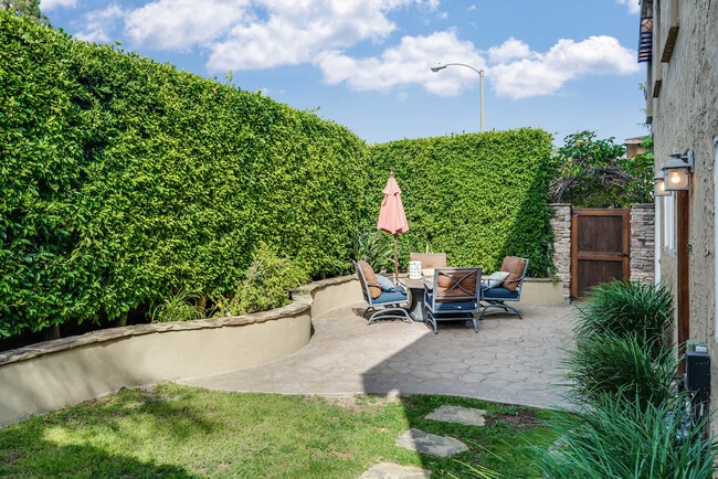 Photo - 2006 Manhattan Beach Blvd Unit A