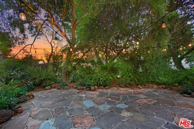 Photo - 3231 Coldwater Canyon Ln