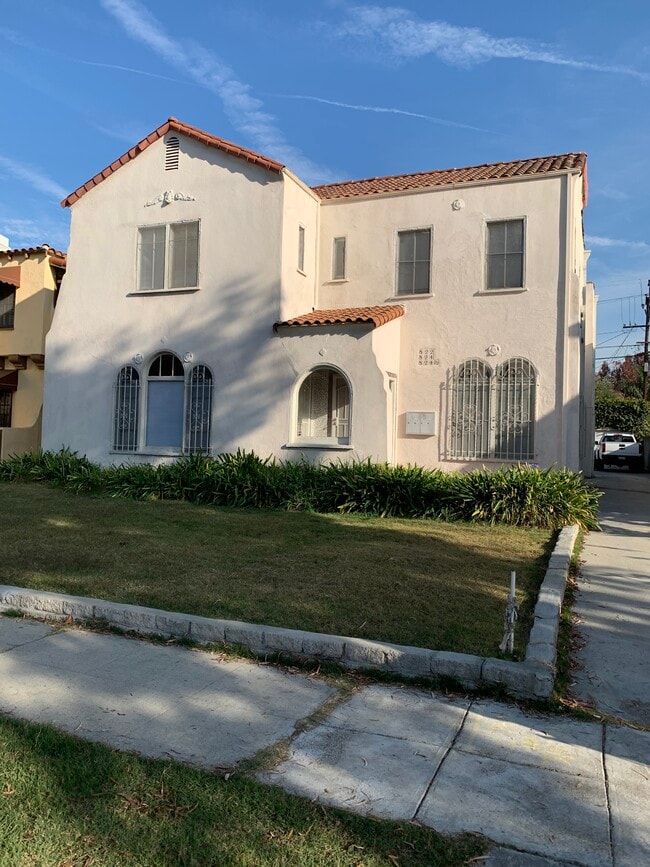 Apartment Building - 822 S Curson Ave Townhome