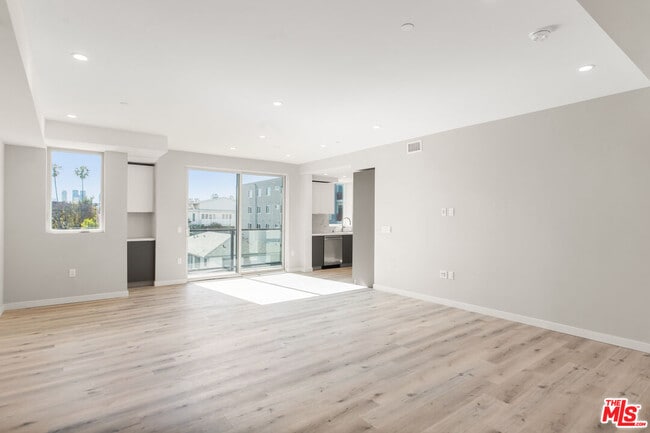 Building Photo - 1226 S Bedford St Unit 301