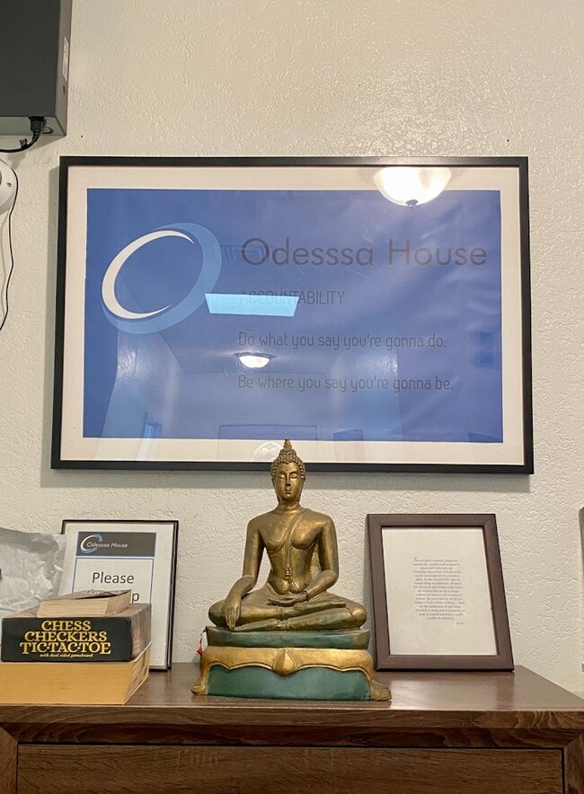 Building Photo - 21056 Chatsworth St