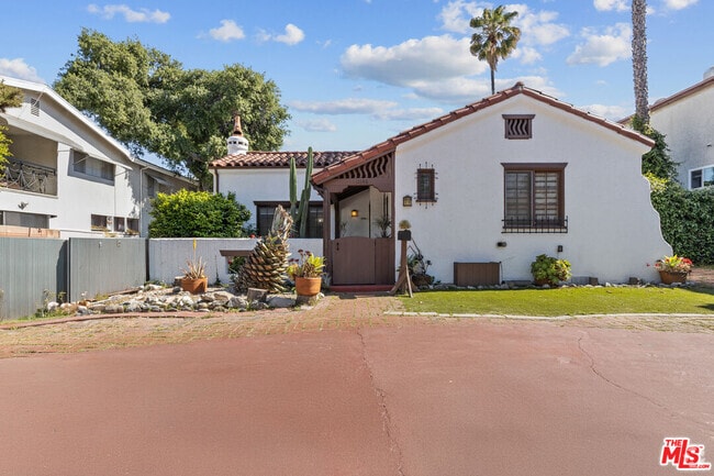 Building Photo - 11146 Huston St Rental