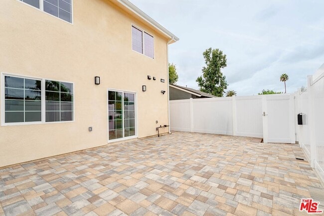 Photo - 11342 Danube Ave