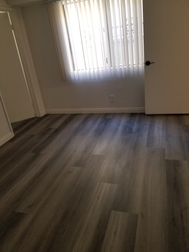 Building Photo - 724 New Hampshire S Ave Unit 103