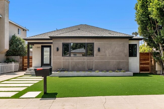 Building Photo - 2611 S Bentley Ave