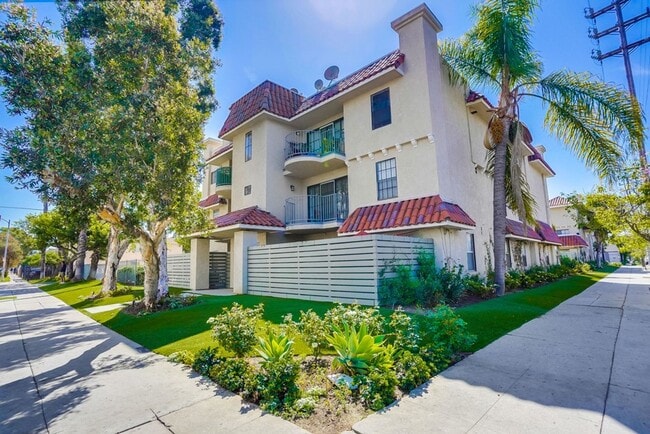 Building Photo - $99 Move In Special! (OAC) Stunning 3Bd/2B... Unit 4060 #303 Rental