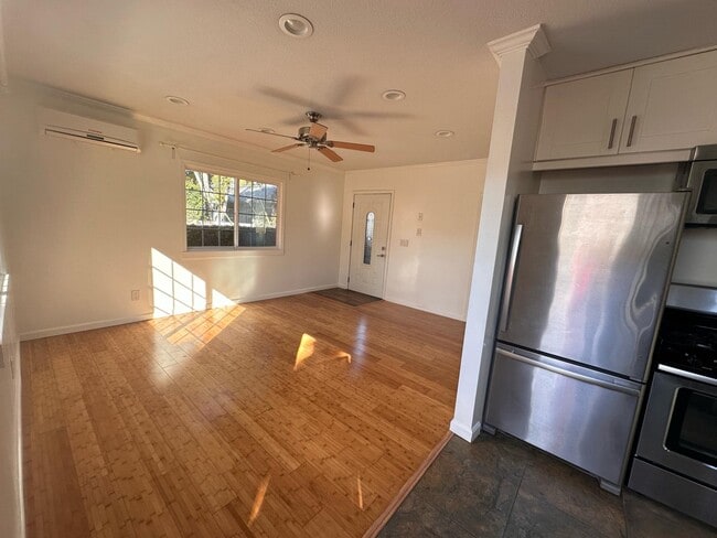 Building Photo - 2629 Meade Ave Unit B