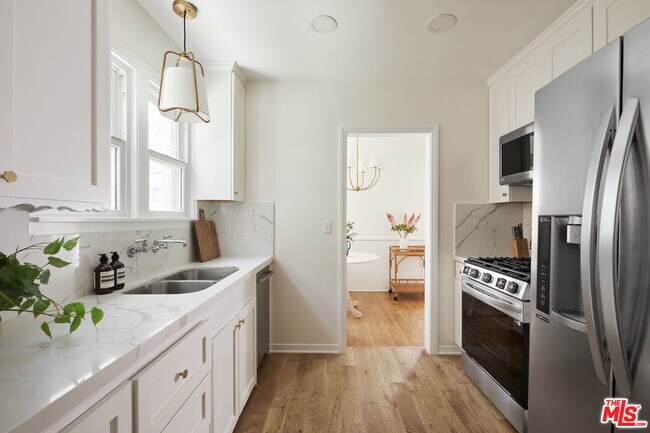 Photo - 938 N Wetherly Dr