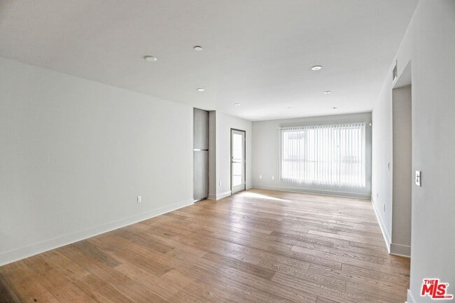 Photo - 111 S Kings Rd Unit 303