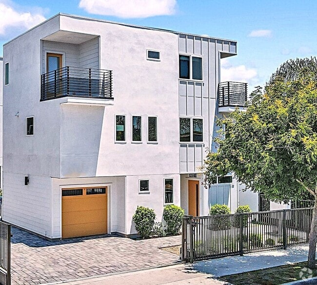Building Photo - 4822 S Slauson Ave Rental