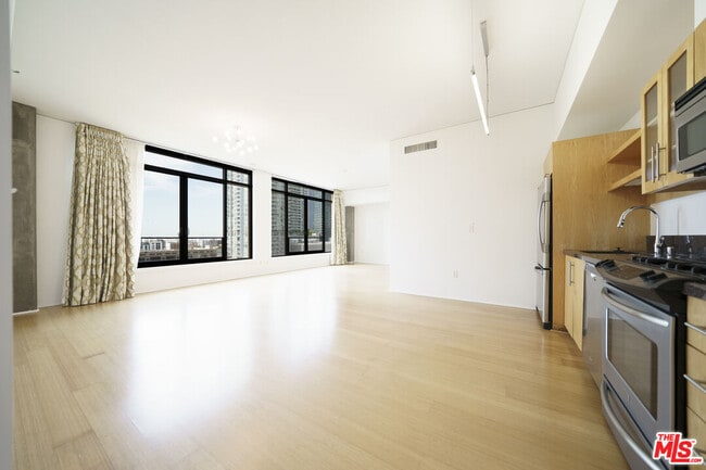 Building Photo - 1111 S Grand Ave Unit 819 Rental