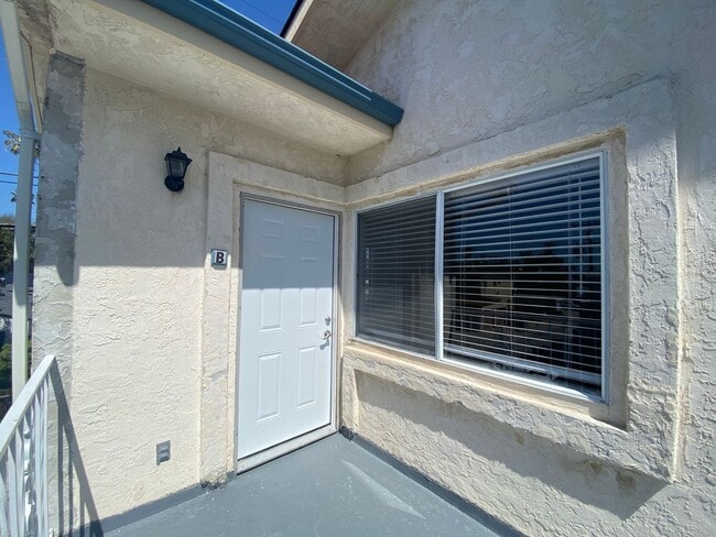 Photo - Upstairs 2BD Apartment Home! Great PB Location! Garage! AC! Unit 1160 B Thomas Ave