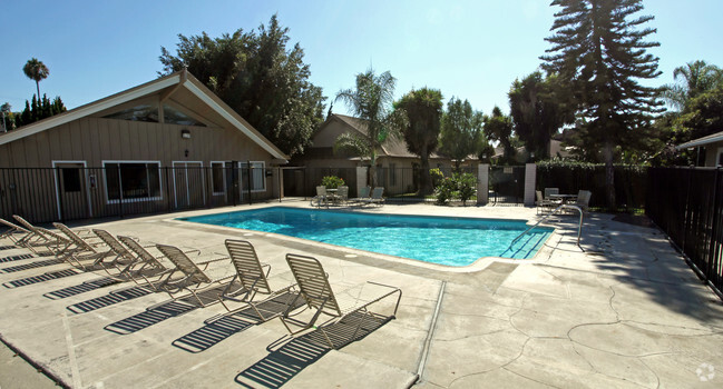 Anaheim Cottages - Anaheim Cottages Apartments