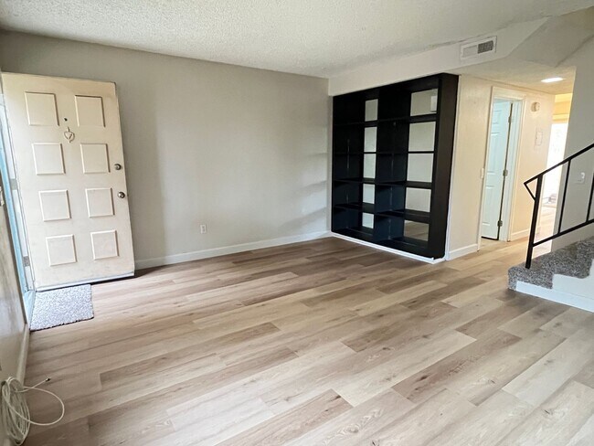 Photo - Spacious 2 bedroom, 1.5 bath townhouse for...