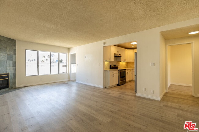 Building Photo - 1033 6th St Unit 308 Rental