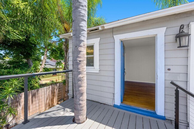 Photo - 2724 Treat St