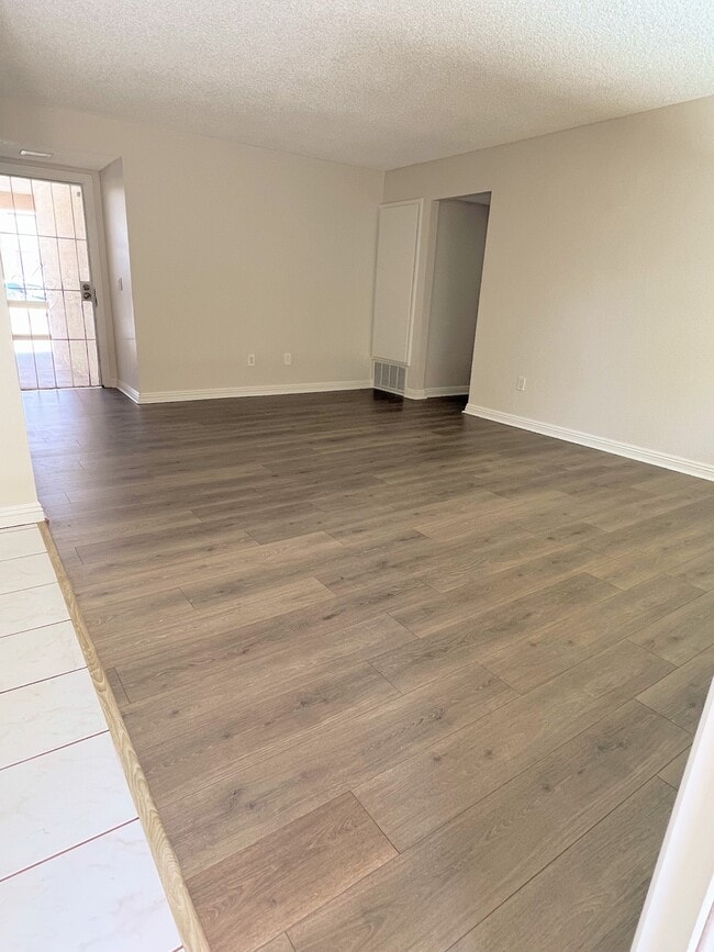 Photo - 18912 Valley Cir