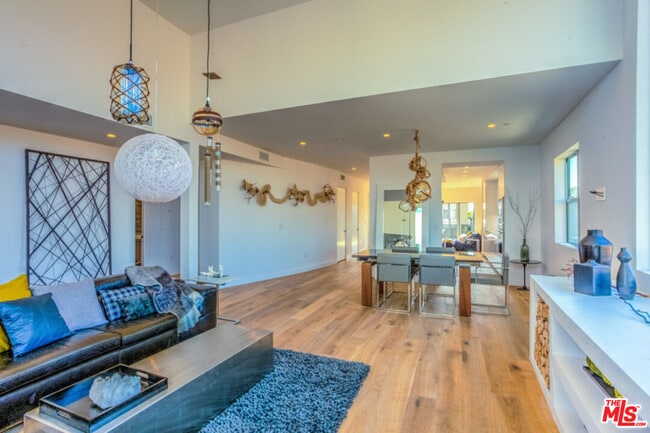 Building Photo - 947 4th St Unit C