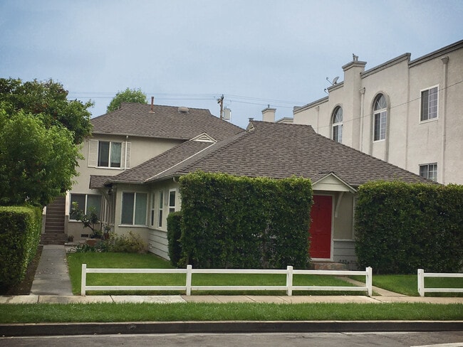 Building Photo - 143 N Maple St Unit 143.5