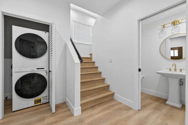 Photo - 678 E 45th St