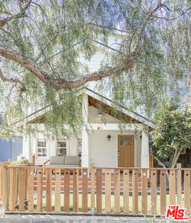 Photo - 825 Superba Ave