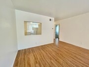 Photo - Bright single level 2 bed 1 bath Duplex House