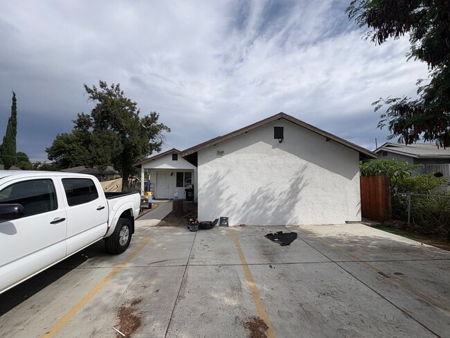 Building Photo - 24732 W 4th St Unit 1C