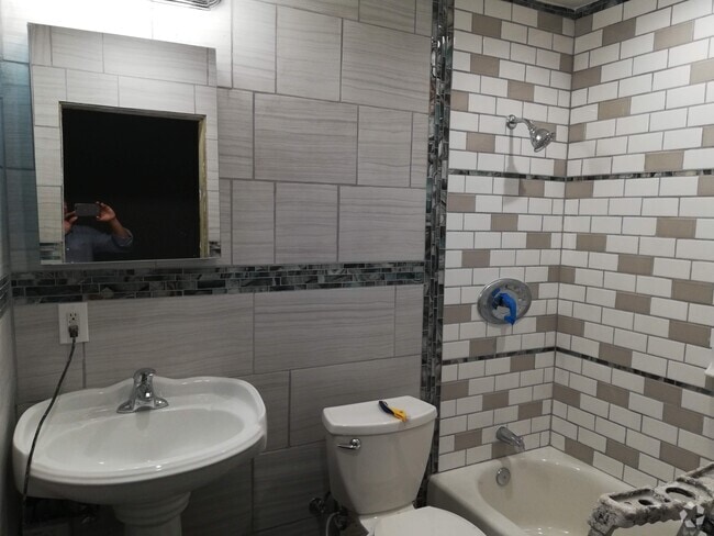 Building Photo - 424 E Cypress Ave Rental
