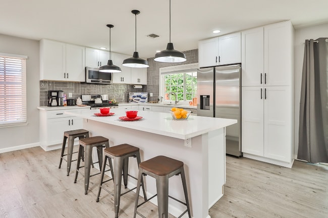 Photo - 5664 Bloomfield St