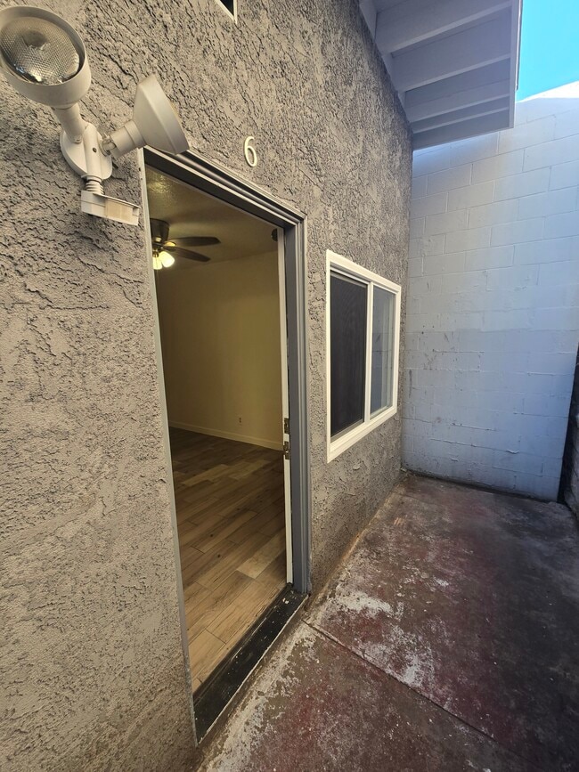 Photo - 139 W Manchester Blvd Unit #3