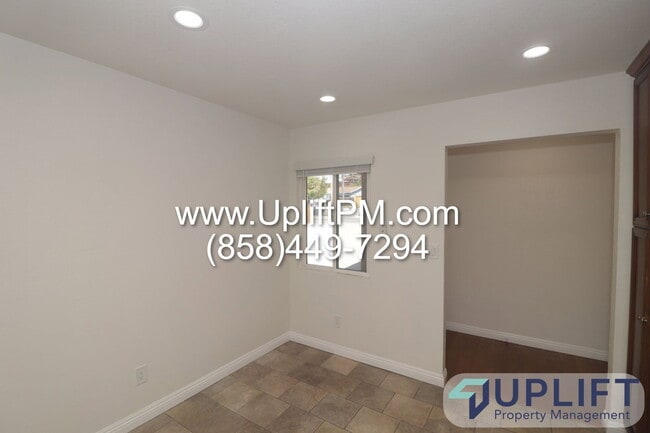 Photo - 7643 Woodbine Way