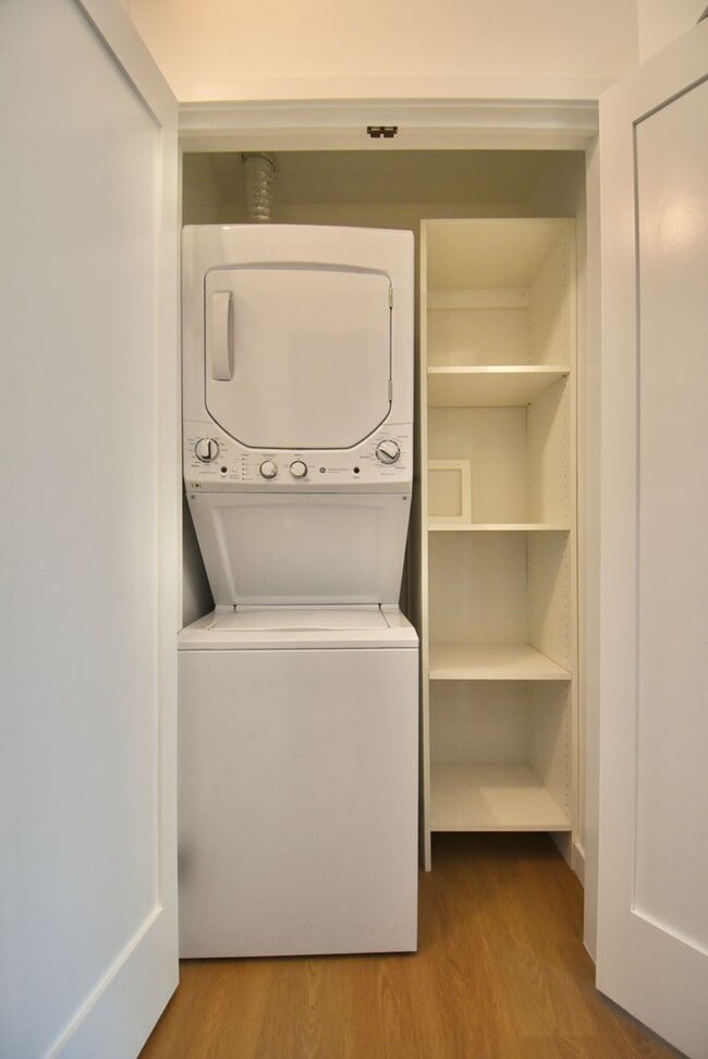 Photo - 5220-26 Radford Avenue Unit 5218