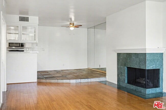 Photo - 521 Montana Ave Unit 301