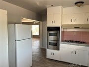Photo - 852 E 7th St House