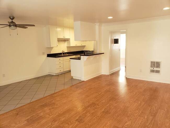 Photo - 1720 Newport Ave Apartments