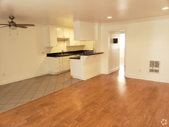 Building Photo - 1720 Newport Ave Rental