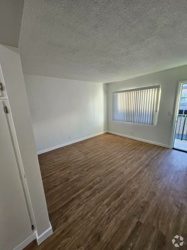 Building Photo - 14926 Hawthorne Blvd Rental