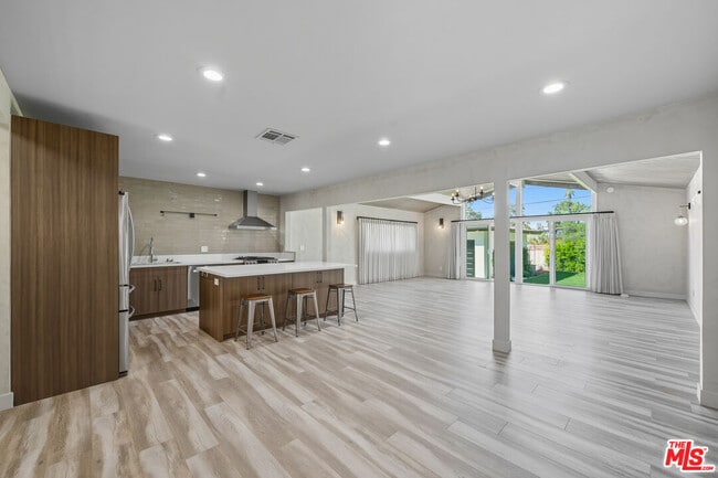 Photo - 19153 Bessemer St