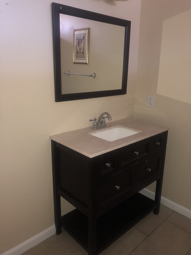 Photo - 1710 S Redondo Blvd Unit 2