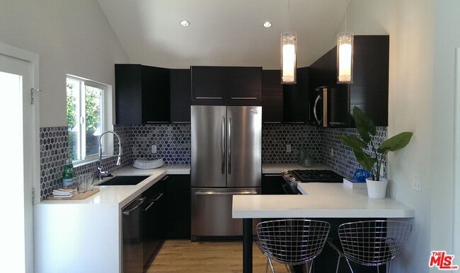 Photo - 559 Vernon Ave