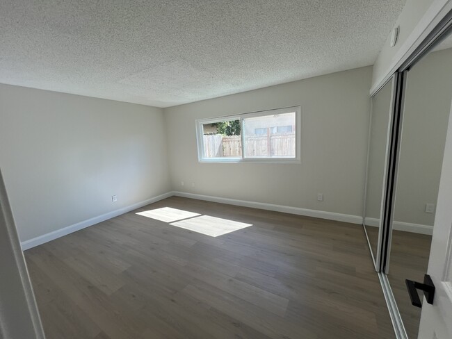 Photo - 18912 Valley Cir