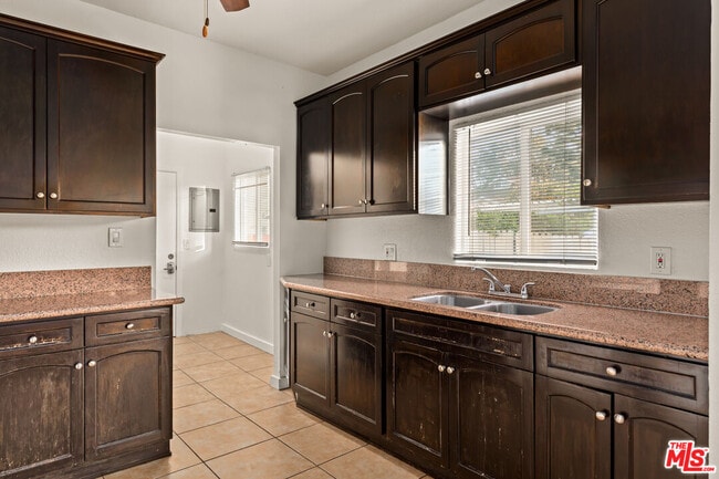 Photo - 2928 Walton Ave Unit 2930