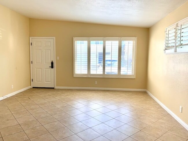 Photo - Ventura | 3 Bed + 1 Bath | Belfast Ln