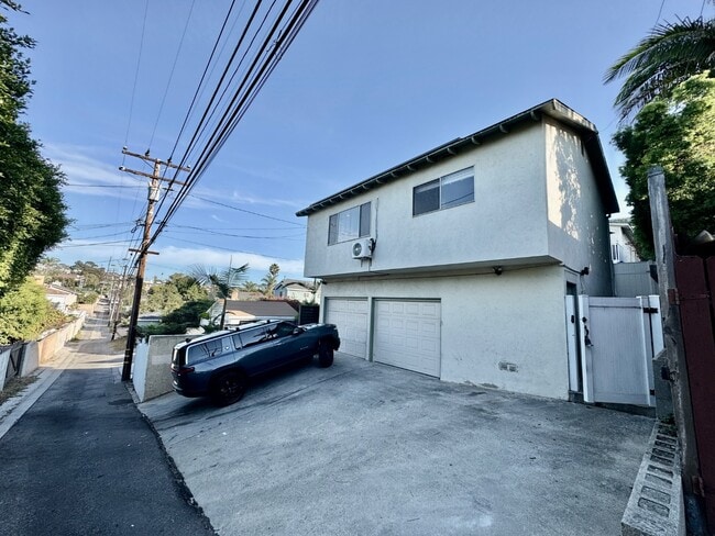 Building Photo - 821 Avenue A Ave Unit B