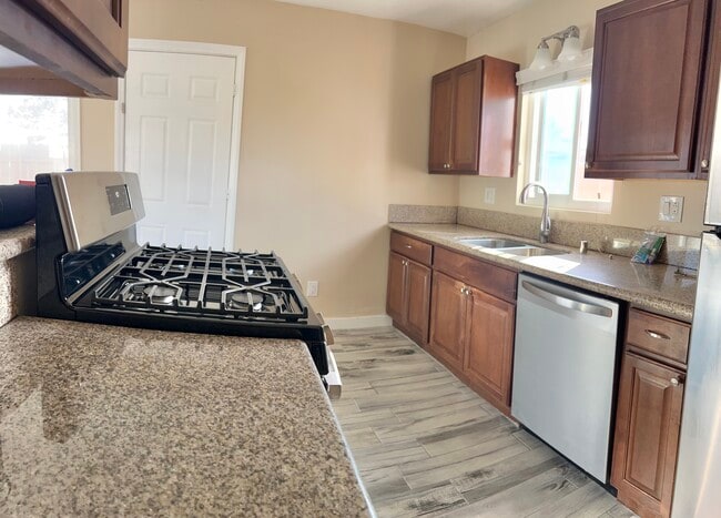 Photo - 1685 Donax Ave