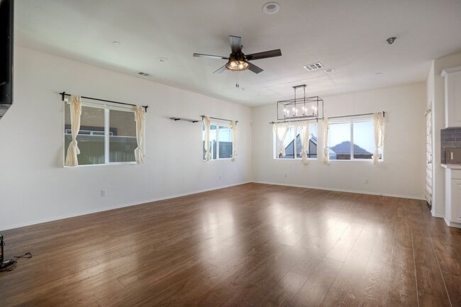 Photo - Fallbrook Two Weeks FREE Beautiful Horse Creek Ridge Spacious 3 Bed / 2.5 Bath Home with Solar