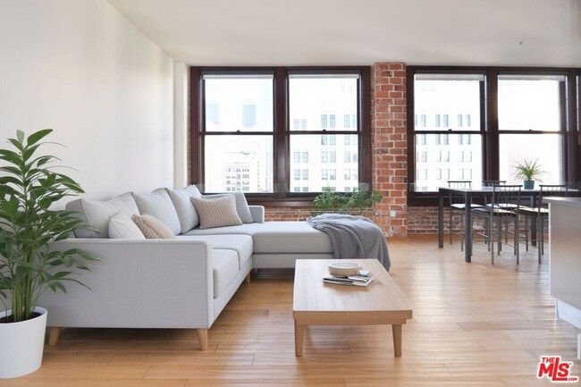 Building Photo - 460 S Spring St Unit 1001