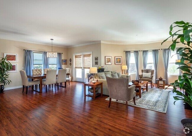 Building Photo - 1862 S Bentley Ave Rental